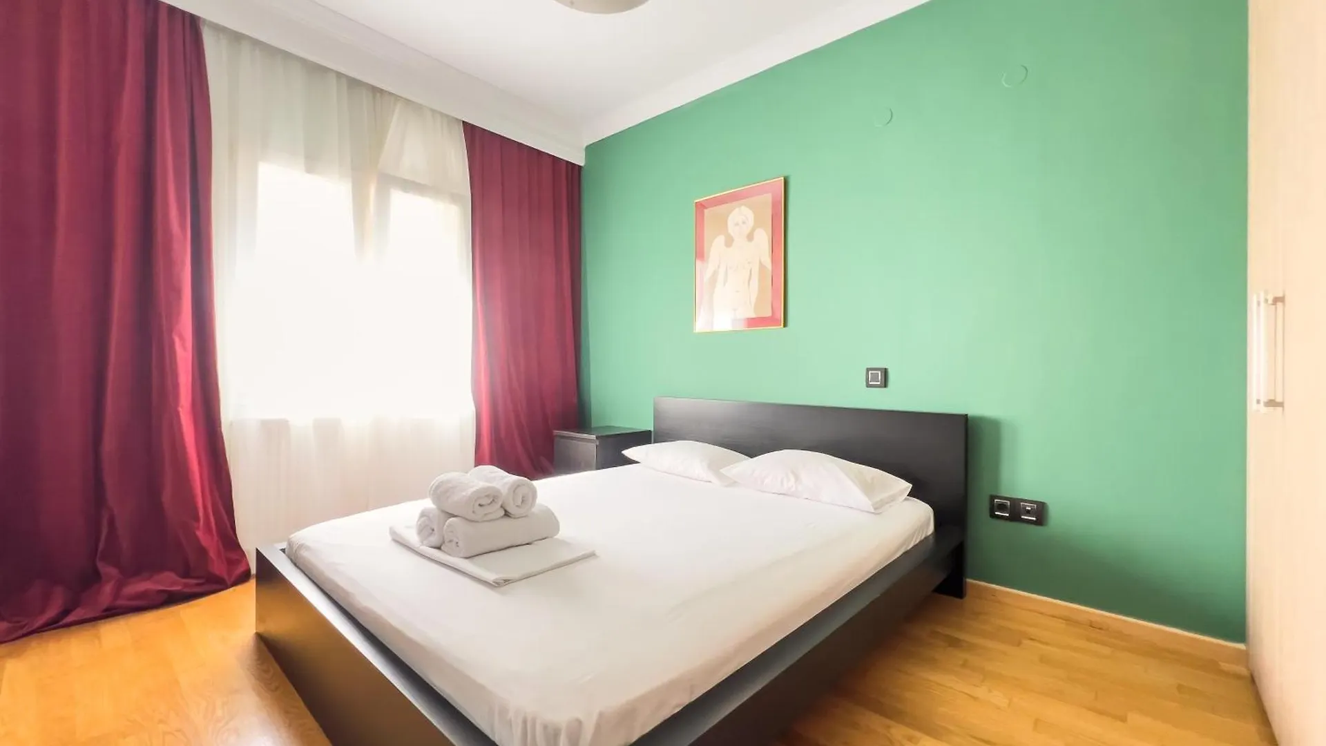 Homevision - Red - Prime Location Thessaloniki Apartment