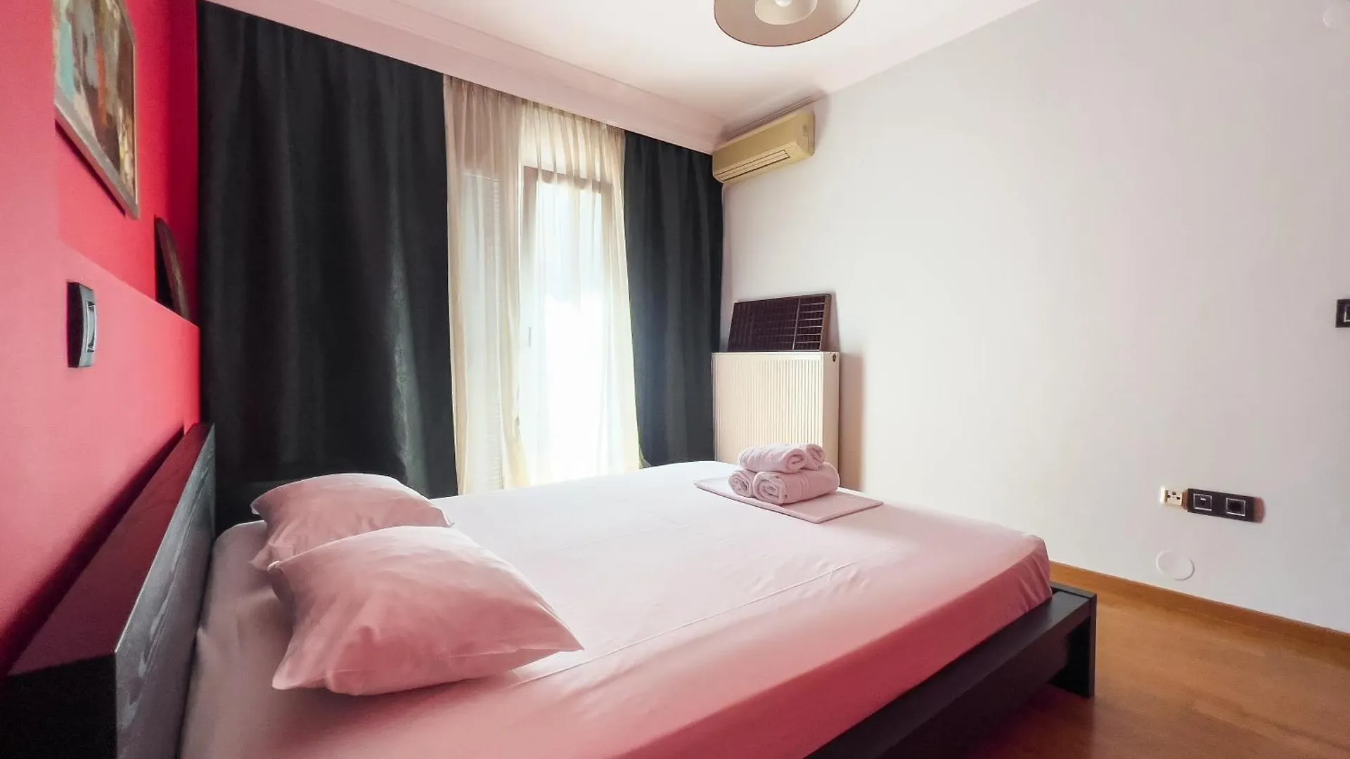Homevision - Red - Prime Location Thessaloniki Apartment