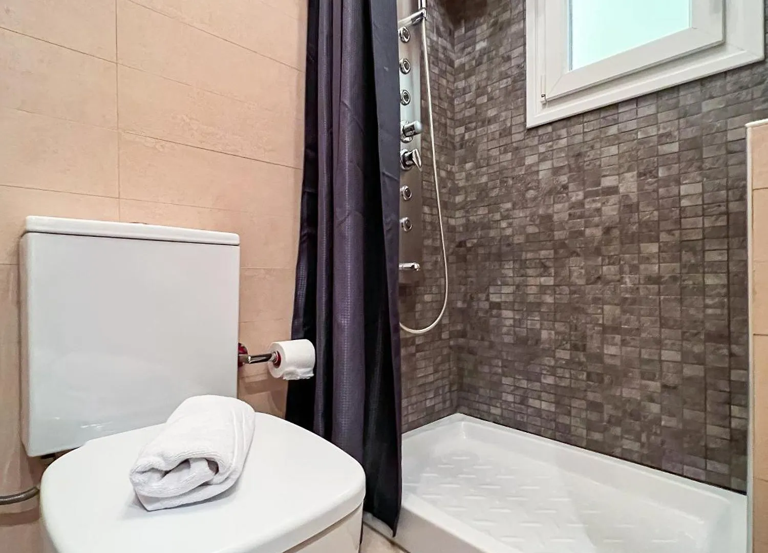 Homevision - Red - Prime Location Thessaloniki