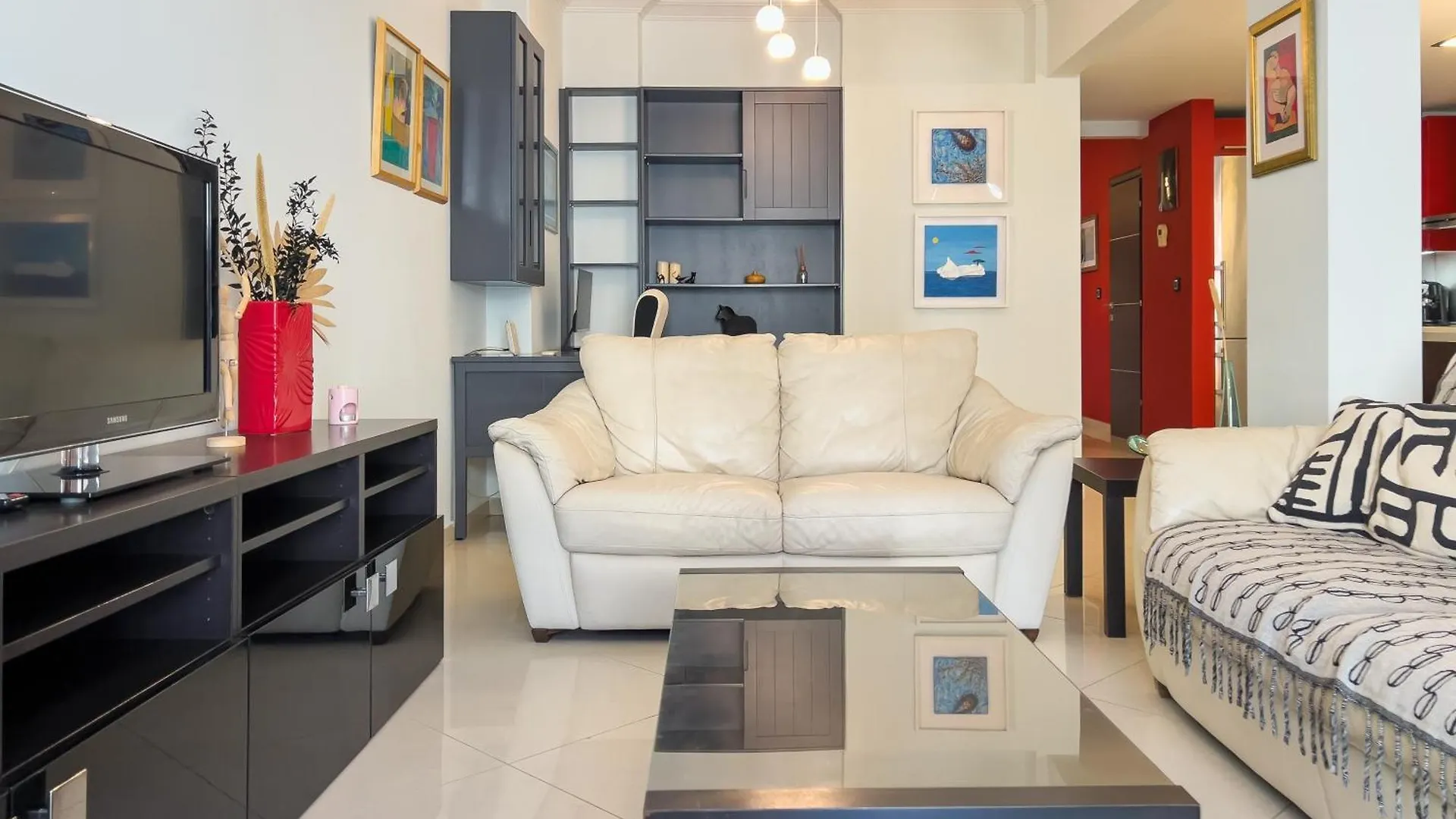 Homevision - Red - Prime Location Thessaloniki Apartment